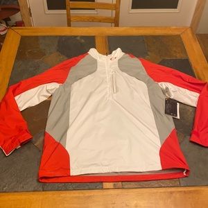 New with tags Oakley 1/4 zip windbreaker. Dry fit technology.